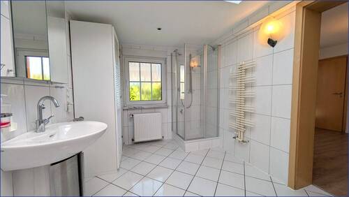 Badezimmer (Haus 2) - 