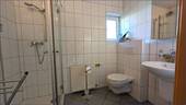 Badezimmer (EG Haus 1) - 