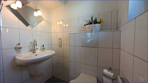 Gäste-WC (EG Haus 1) - 