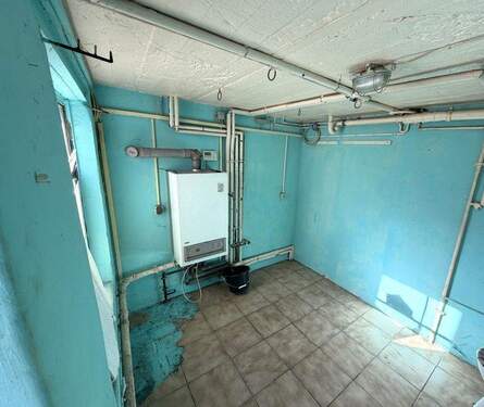 15-Heizungsraum im Innenhof.JPG - 