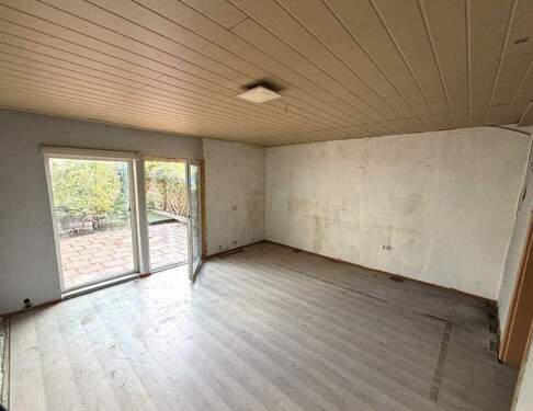 16-Hobbyraum im Innnenhof zum Garten .JPG - 