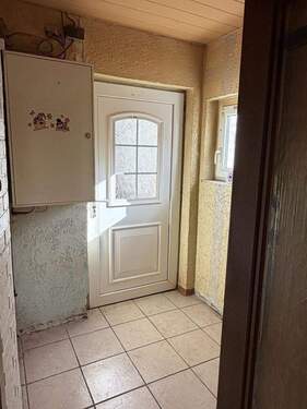 05-EG-Diele-hinter-Haustür.JPG - Doppelhaushälfte mit 76,00 m&sup2; in Niederzier zum Kaufen