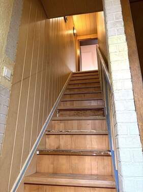 09-EG-Treppe zum OG..JPG - 