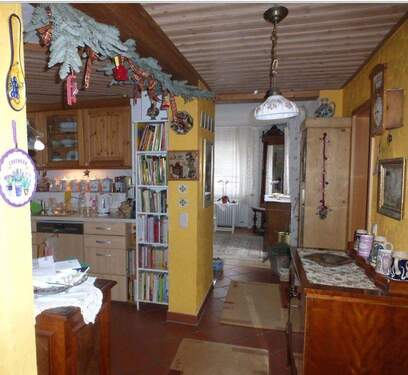 Blick in Küche u. Wohnzimmer - 