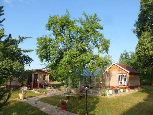 Blick auf Gartenhäuschen - 