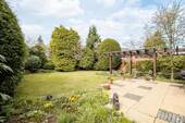vorderer Gartenbereich mit Terrasse - 