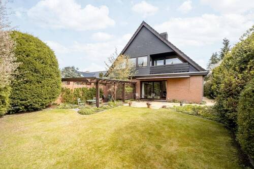 Außenansicht - 7 Zimmer Einfamilienhaus zum Kaufen in Lübeck
