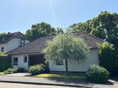 Nordseite Hauseingang - Exclusiver Bungalow in Stadtnähe