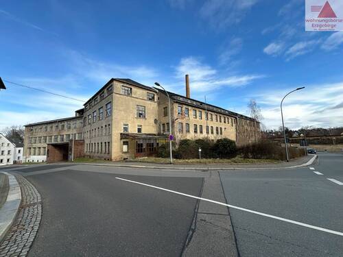 Seitenansicht - Mehrfamilienhaus, Wohnhaus mit 3,60 m² in Limbach-Oberfrohna zum Kaufen