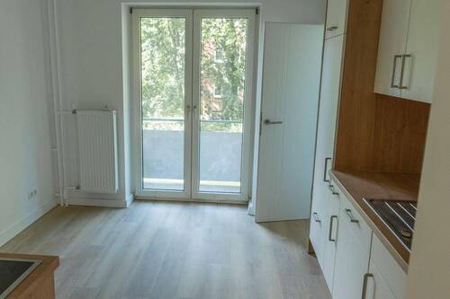 Küche mit Balkon - 3 Zimmer Etagenwohnung in Hamburg