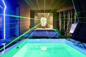 13 Schlafzimmer mit Jacuzzi Nacht - 
