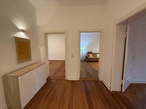 Flur - 4 Zimmer Etagenwohnung in Kiel