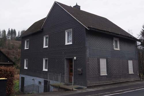 Straßenansicht - 5 Zimmer Einfamilienhaus zum Kaufen in Erndtebrück