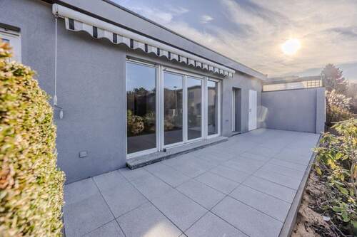 Herzlich wilkommen! - Modernes Reihenendhaus im Bungalowstil mit großem Garten und Garage - vollständig renoviert!