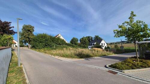 Blick auf Grundstück von West - 