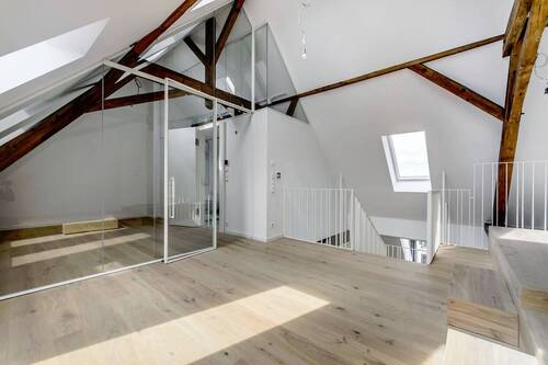 Galeriebereich mit Zugang zum Masterschlafzimmer - 