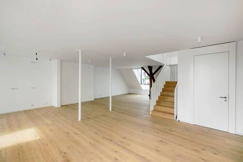 Wohnbereich mit Zugang zur Galerie - 