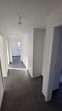 Flur - Etagenwohnung mit 68,00 m&sup2; in Gemmingen zur Miete