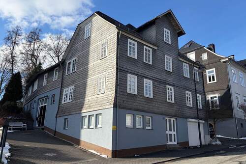 Straßenansicht - 1 Zimmer Mehrfamilienhaus, Wohnhaus in Bad Berleburg