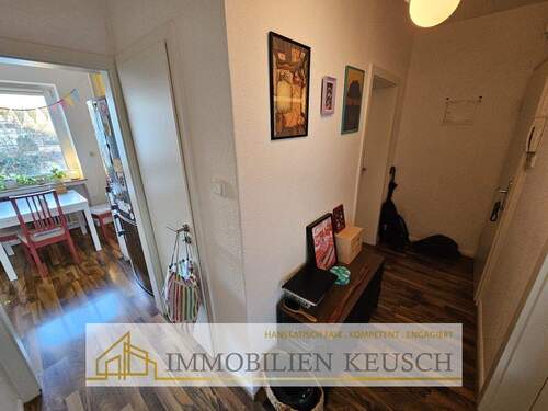 zentraler Flur - 2 Zimmer Etagenwohnung in Bremen