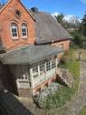 Haupthaus mit fertige Wohnung - 