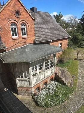 Haupthaus mit fertige Wohnung - 