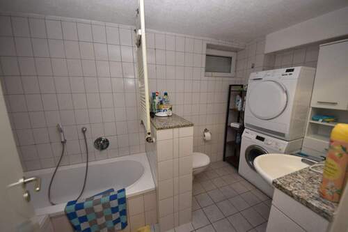 UG Bad mit Wanne+Dusche - 