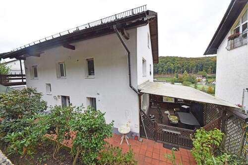 EG-Wohnung mit überdachter Terrasse - 