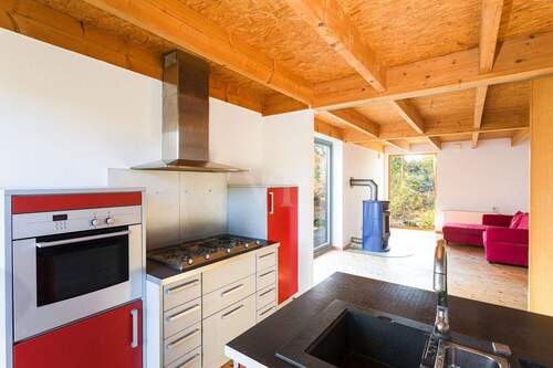 Küche mit Blick zum Wohnzimmer - 6 Zimmer Einfamilienhaus zum Kaufen in Falkensee