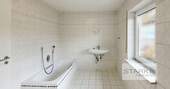 OG Badezimmer Wanne.jpg - 