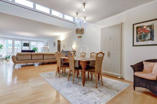Lichtdurchfluteter Wohn- und Essbereich - 4 Zimmer Etagenwohnung in Bad Soden am Taunus