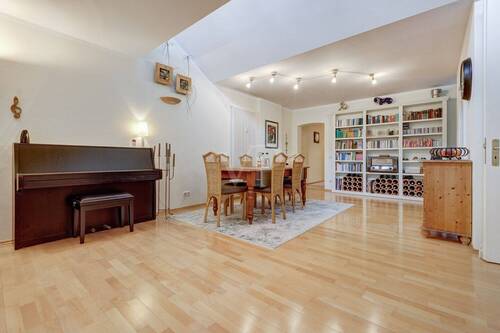 Großzügiger Essbereich - Etagenwohnung mit 137,60 m&sup2; in Bad Soden am Taunus zum Kaufen