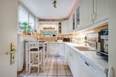 Landhausküche mit Innenhofzugang - 