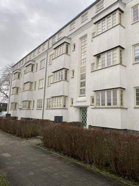 Hausansicht - 2 Zimmer Etagenwohnung zur Miete in Chemnitz