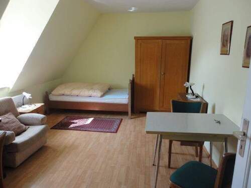 Zimmer - Möbl. WG-Zimmer in 3er WG frei - 91058 Erlangen-Bruck