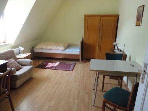 Zimmer - andere Wohnungstypen mit 17,50 m&sup2; in Erlangen zur Miete