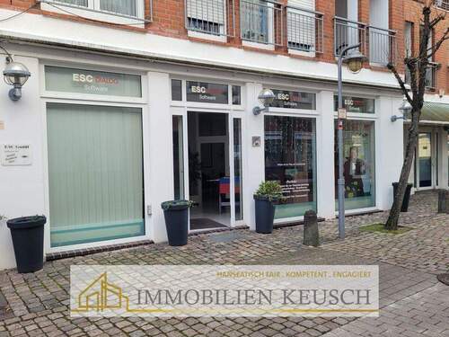 Vorderansicht Büro - Großes & helles Büro, mitten in der Innenstadt - Frei direkt verfügbar !