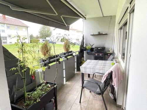 Renovierter Balkon mit Markise - Etagenwohnung mit 66,00 m&sup2; in Stetten zum Kaufen