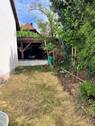 Garten mit Blick zum Carport - 