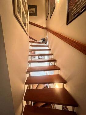 Treppe mit Holzstufen - 