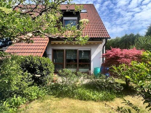 Hausansicht - 4 Zimmer Doppelhaushälfte zum Kaufen in Rednitzhembach