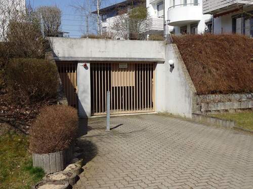 Tiefgaragenzufahrt - 