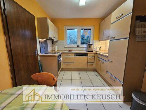 Einbauküche mit Sitzgelegenheit - 