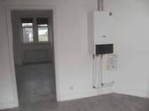 Wohnküche mit Durchgang zum Schlafzimmer - 