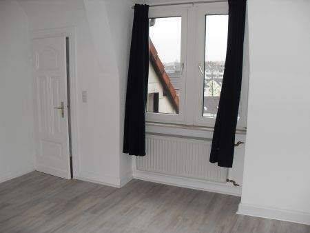 Arbeitszimmer mit Zugang zum Vorratsraum - 