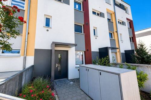 Außenansicht - Neuwertiges Haus auf 4 Ebenen mit Garten & 2 TG-Stellplätzen