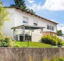 Familienidyll mit sechs Zimmern, moderner Küche und überdachter Terrasse - Bernhardswald