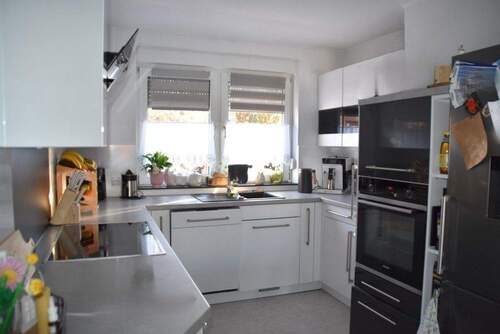 Küche mit EBK (ohne Kühlschrank) - 