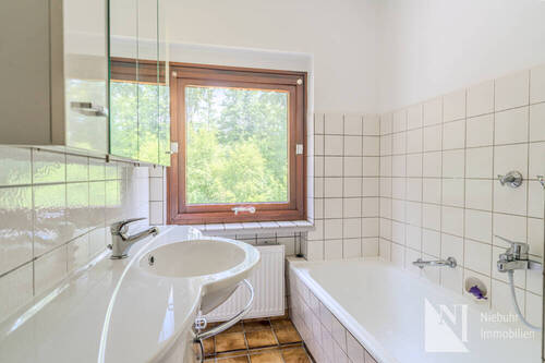 Badezimmer im Dachgeschoss - 