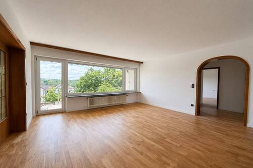 Eingangsbereich - Großzügige 4,5-Zimmer-Wohnung mit Balkon, neuer EBK & Einzelgarage